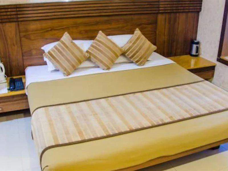Hotel Chandralok Lonavala Luaran gambar