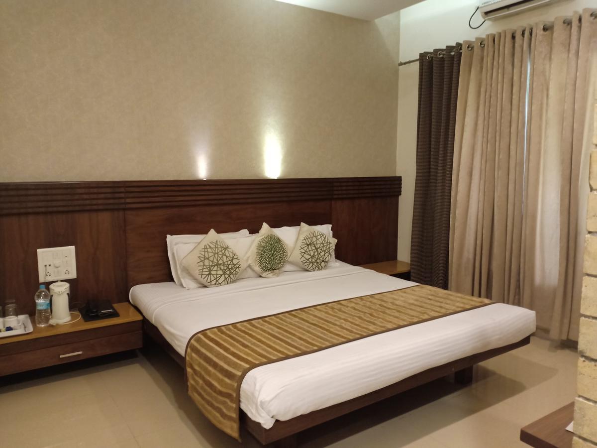 Hotel Chandralok Lonavala Luaran gambar
