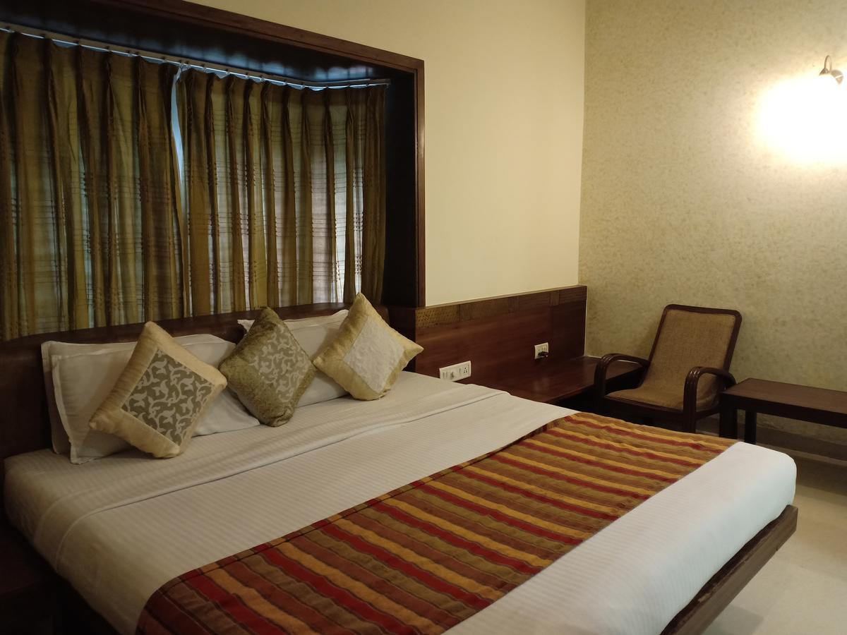 Hotel Chandralok Lonavala Luaran gambar