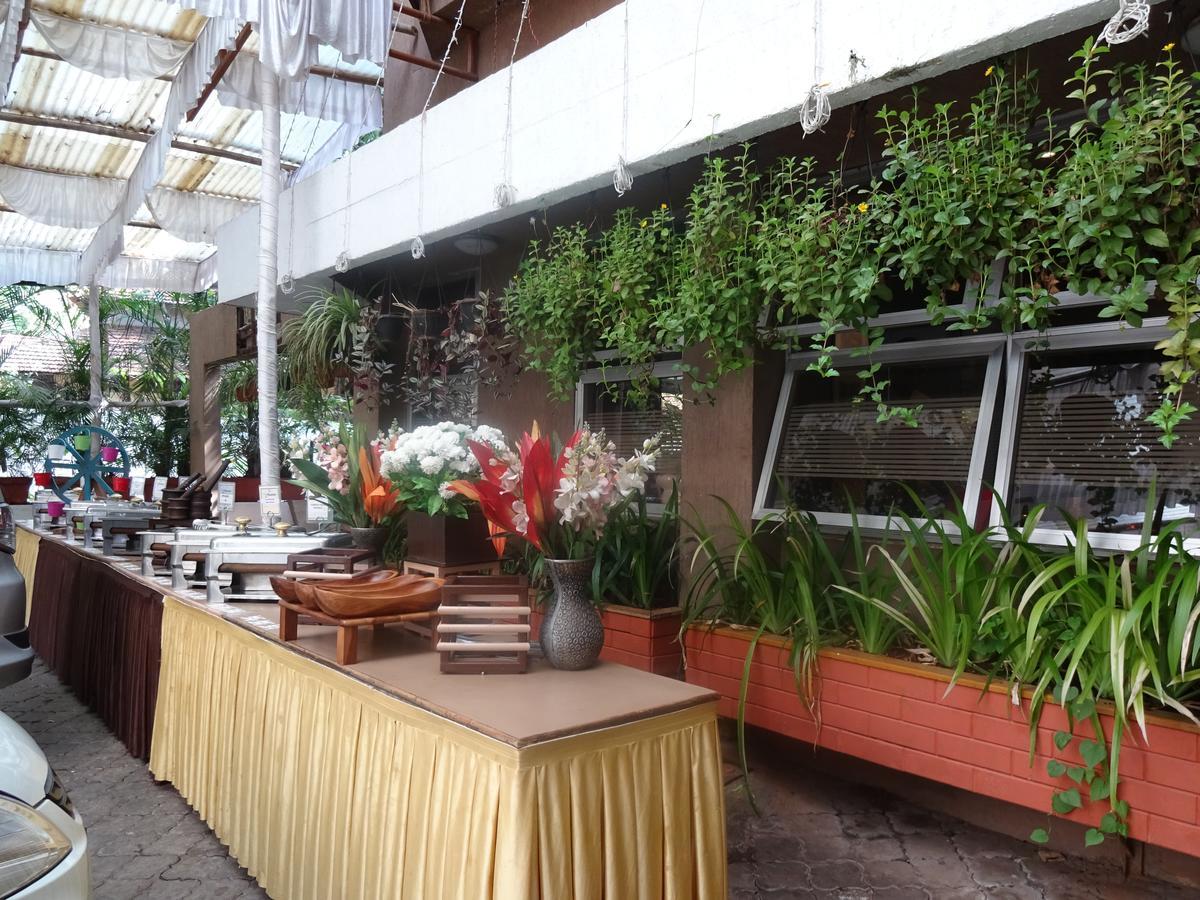 Hotel Chandralok Lonavala Luaran gambar